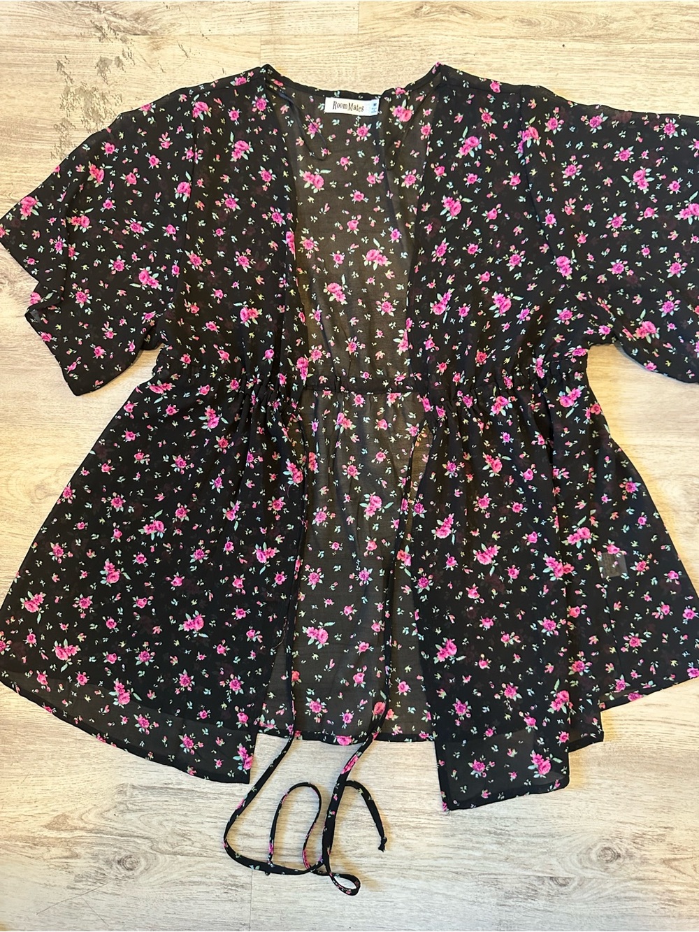 RoomMates Black Floral Kimono with Pink Roses